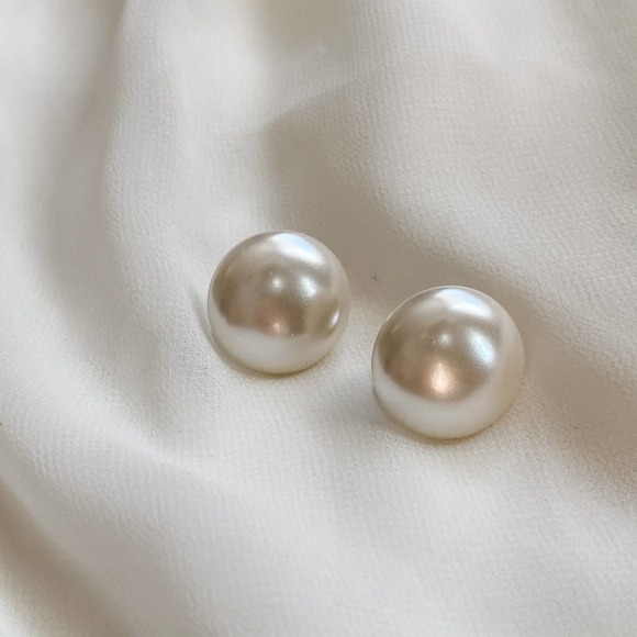 VTG Sarah Cov Ivory Pearl Button Earrings - Picture 6 of 7